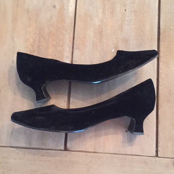 Mootsies Tootsies Shoes - Mootsies Tootsies Collection Black Velvet Heels Mootsies Tootsies Shoes - Mootsies Tootsies Collection Black Velvet Heels